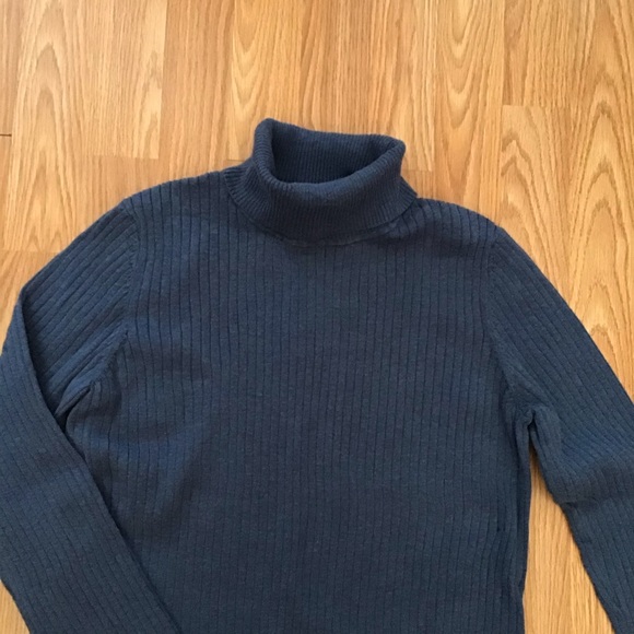 🌷3/$25🌷Turtleneck sweater - Picture 2 of 3